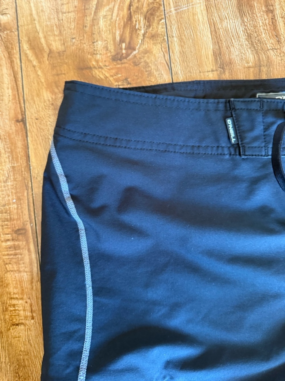 O'Neill Men’s Black Swim Board Shorts Contrast Seams Drawstring Pockets Size 32 - Picture 4 of 10